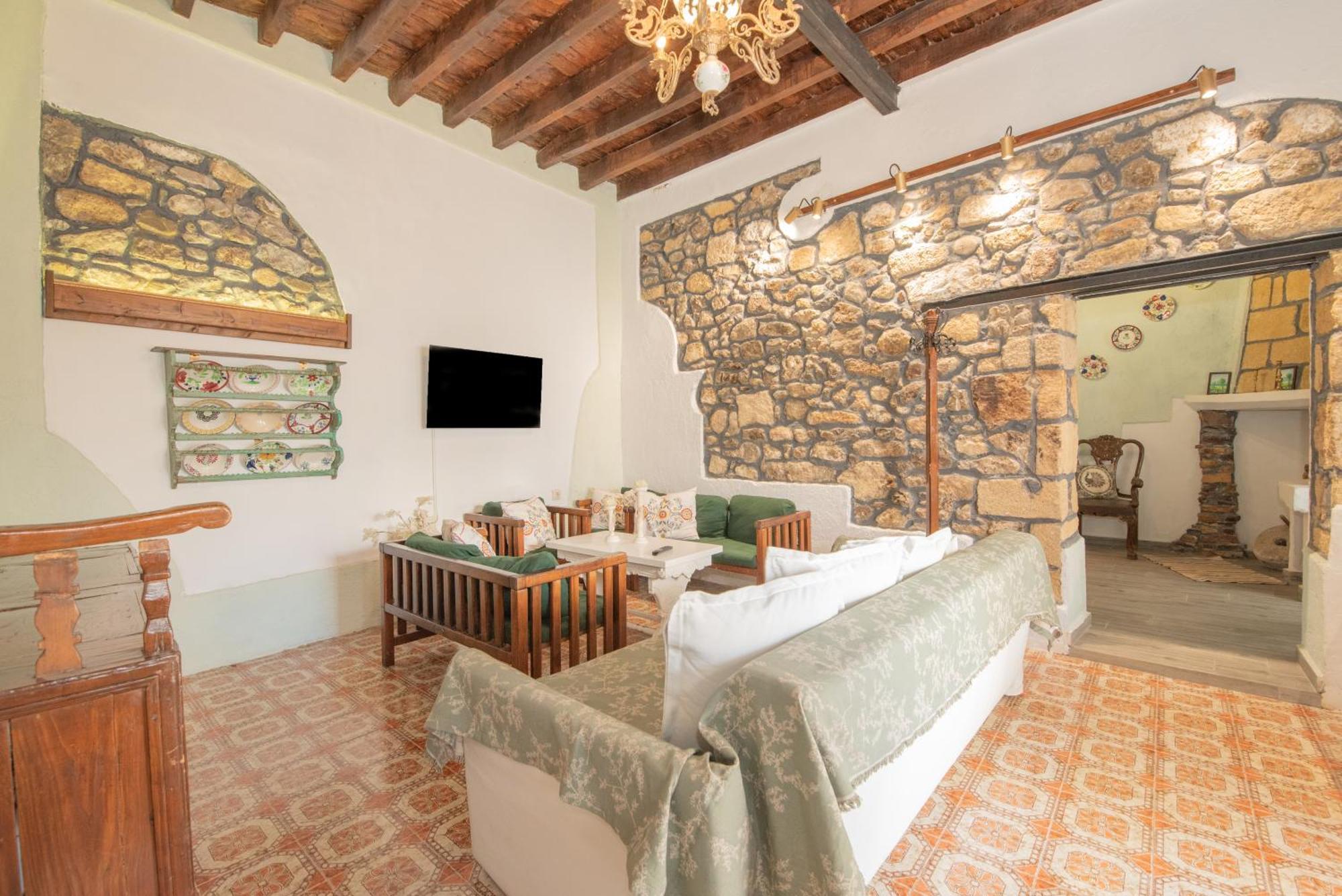 Philoxenia Traditional House * Pastida