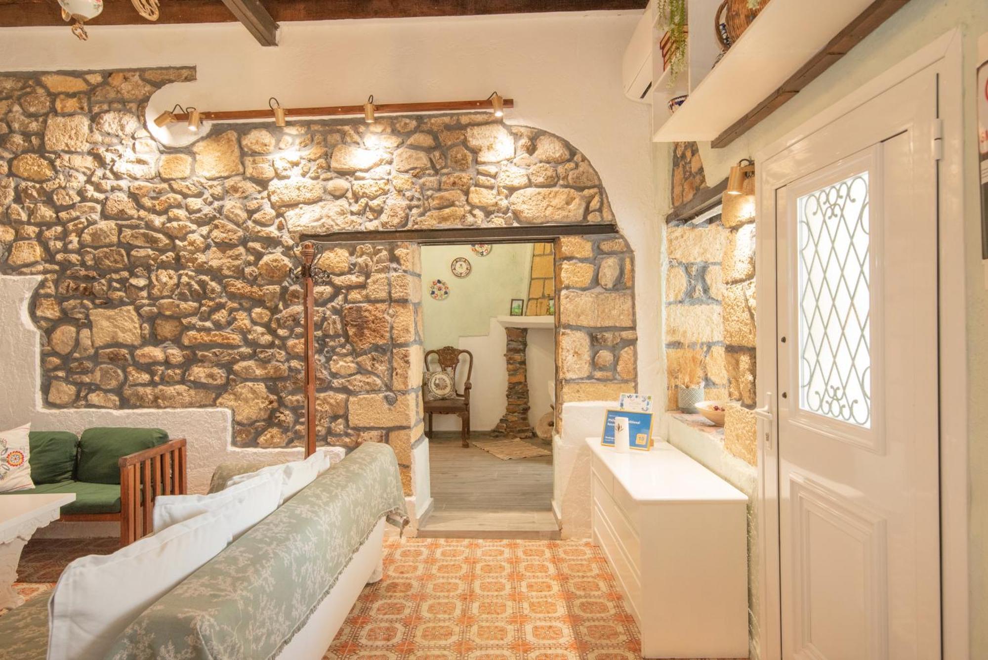 Apartment Philoxenia Traditional House