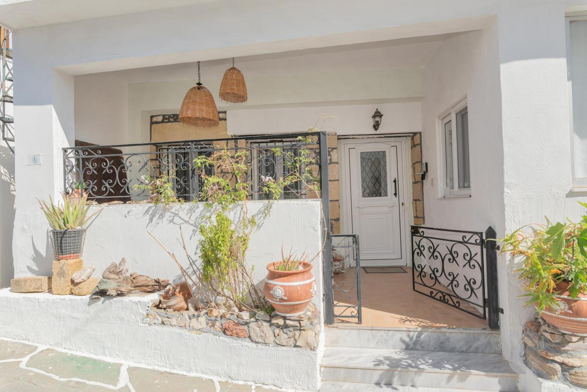 Apartment Philoxenia Traditional House *