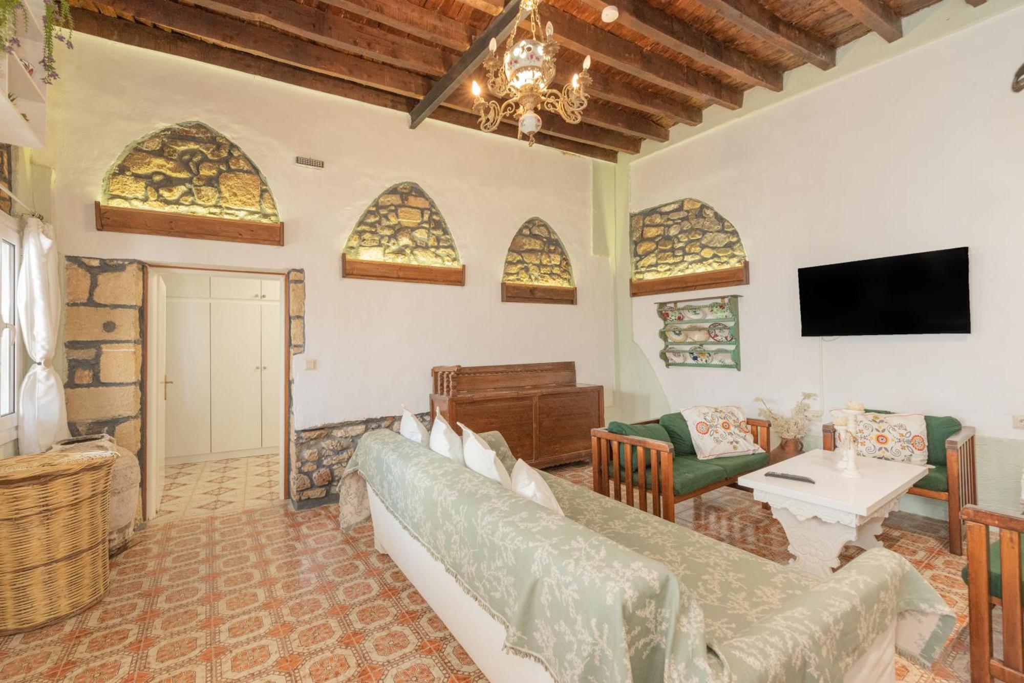Apartment Philoxenia Traditional House Pastida